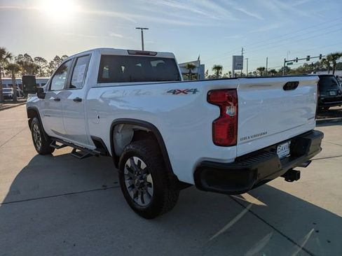 Used 2024 Chevrolet Silverado 2500 Custom w/ Custom Value Package image 6