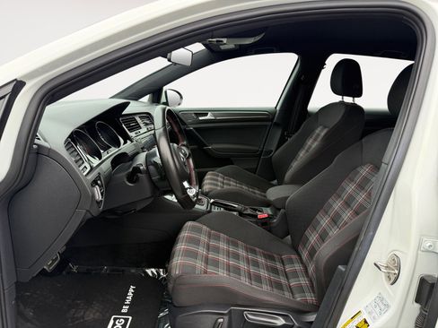 Used 2018 Volkswagen Golf 4-Door image 10