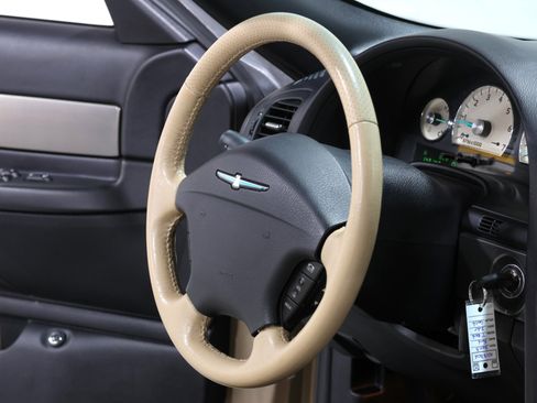 Used 2005 Ford Thunderbird image 66