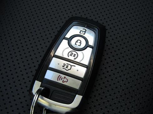 Used 2022 Ford Escape SEL image 29