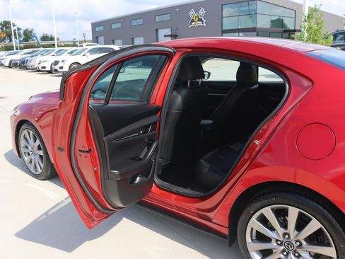 Used 2019 MAZDA MAZDA3 Sedan image 13