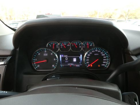 Used 2018 Chevrolet Suburban LT image 20