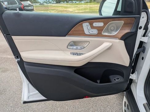 Used 2022 Mercedes-Benz GLE 350 4MATIC w/ Premium Package image 11