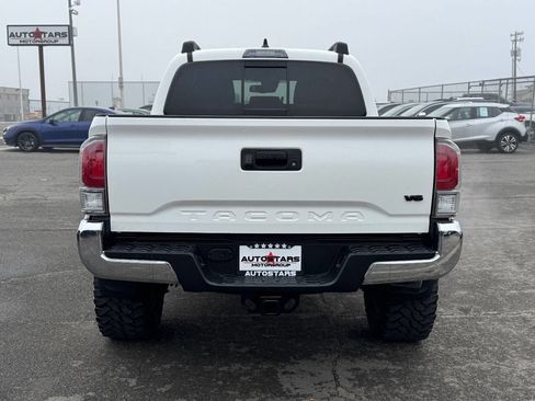 Used 2020 Toyota Tacoma TRD Off-Road image 4