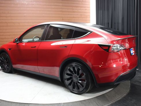 Used 2023 Tesla Model Y Performance image 10