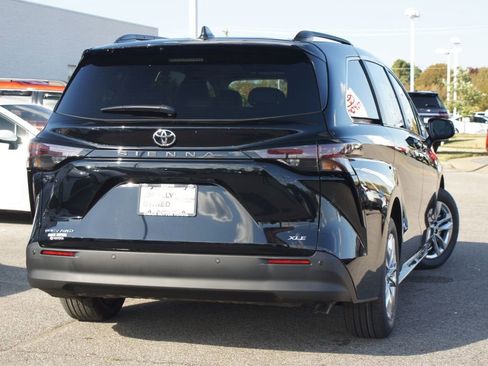 Used 2026 Toyota Sienna XLE image 26