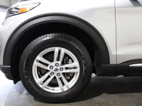 Used 2020 Ford Explorer XLT image 9