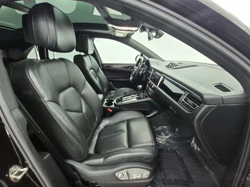 Certified 2022 Porsche Macan AWD/4WD image 25
