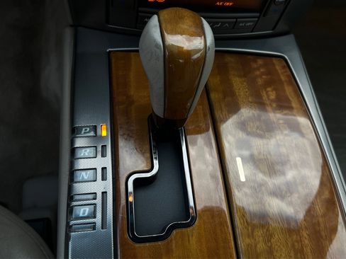 Used 2005 Cadillac XLR image 21