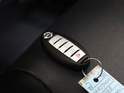 Used 2018 Nissan Pathfinder Platinum image 38