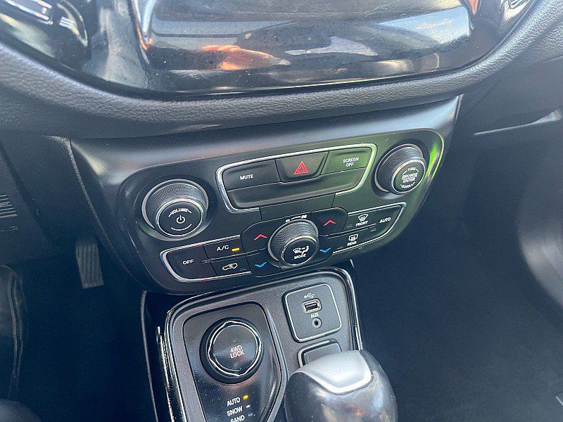 Used 2018 Jeep Compass Latitude w/ Popular Equipment Group AWD/4WD image 23