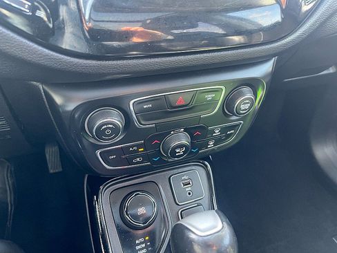 Used 2018 Jeep Compass Latitude w/ Popular Equipment Group AWD/4WD image 23