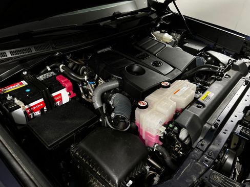 Used 2023 Toyota Tundra Limited AWD/4WD image 10