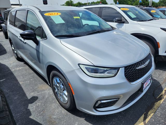 Used 2024 Chrysler Pacifica Touring-L FWD image 1