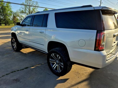 Used 2018 GMC Yukon XL Denali w/ Denali Ultimate Package image 3