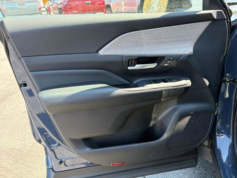 Used 2025 Toyota Grand Highlander AWD image 20