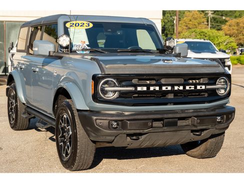 Used 2023 Ford Bronco Outer Banks AWD/4WD image 3