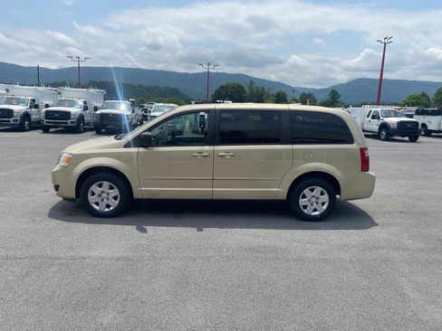 Used 2010 Dodge Grand Caravan SE w/ Climate Group FWD image 5