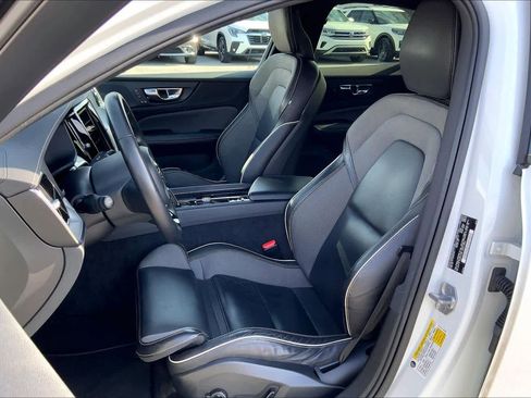 Used 2022 Volvo S60 B5 R-Design image 7