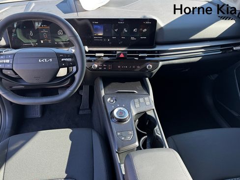 New 2026 Kia Sportage LX FWD image 12