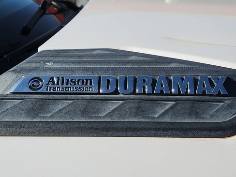 Used 2021 Chevrolet Silverado 2500 High Country w/ Technology Package image 9