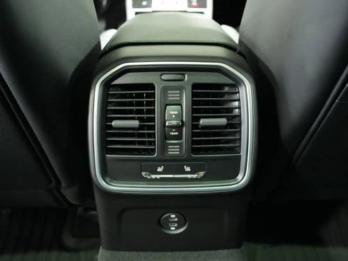 Used 2025 Porsche Macan image 26