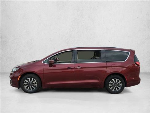 Used 2021 Chrysler Pacifica Touring-L w/ Premium & Safety Sphere Group FWD image 9