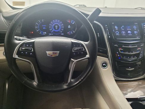 Used 2018 Cadillac Escalade ESV Luxury RWD image 22