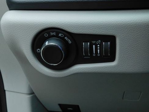 Certified 2020 Chrysler Voyager LX w/ Cold Weather Group image 19