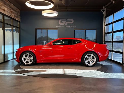 Used 2017 Chevrolet Camaro LT RWD image 6