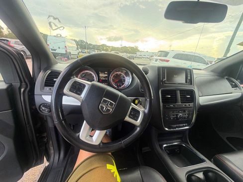Used 2017 Dodge Grand Caravan GT FWD image 12