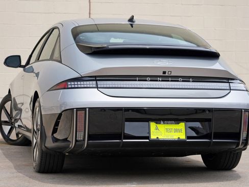 Used 2025 Hyundai Ioniq 6 SE RWD image 5