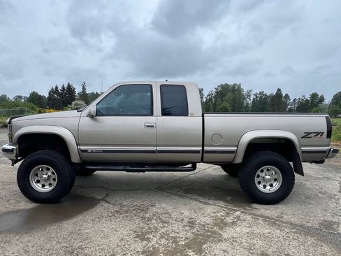 Used 1998 Chevrolet Silverado 1500 4x4 Extended Cab w/ Preferred Equipment Group 2 image 4