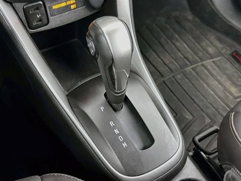 Used 2022 Chevrolet Trax LT w/ Premium Seat Package AWD/4WD image 17