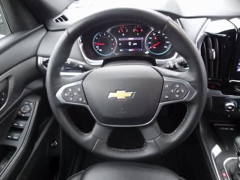 Used 2023 Chevrolet Traverse LT image 15