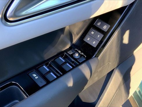 New 2026 Land Rover Range Rover Velar S image 21