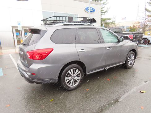 Used 2019 Nissan Pathfinder SV image 5