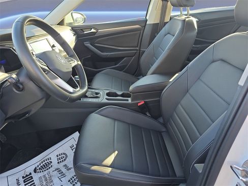 Used 2023 Volkswagen Jetta SE image 10