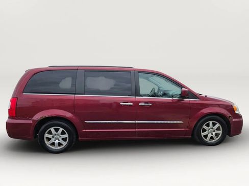 Used 2011 Chrysler Town & Country Touring w/ Security Group FWD image 8