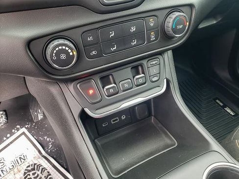 Used 2019 GMC Terrain SLE image 15