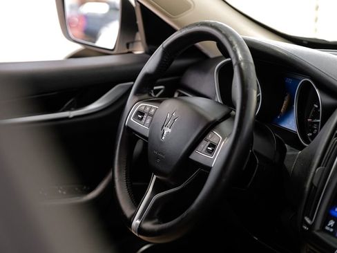 Used 2019 Maserati Levante image 14