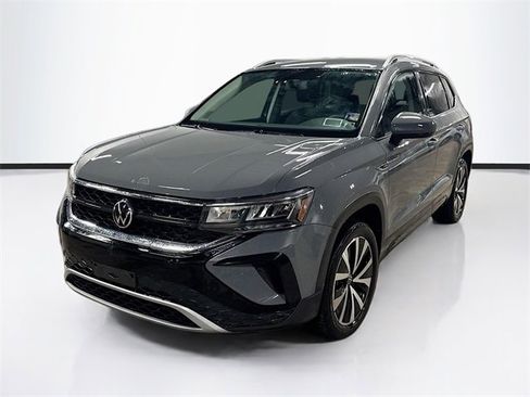 Used 2022 Volkswagen Taos SE image 3