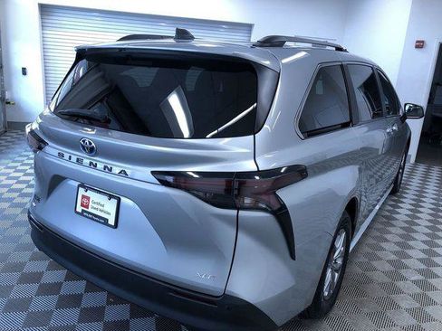Certified 2025 Toyota Sienna XLE FWD image 35