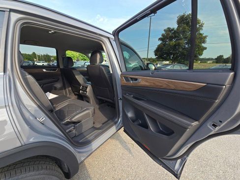 New 2026 Volkswagen Atlas SE image 13