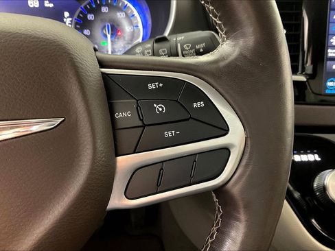 Used 2020 Chrysler Pacifica Touring-L Plus FWD image 12