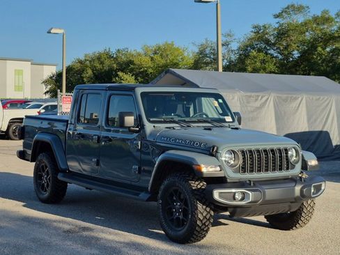 Used 2025 Jeep Gladiator Sport AWD/4WD image 3