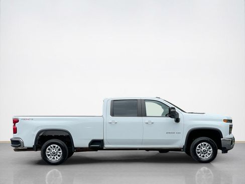 Used 2024 Chevrolet Silverado 2500 LT AWD/4WD image 11