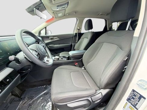 Used 2025 Kia Sportage LX FWD image 19