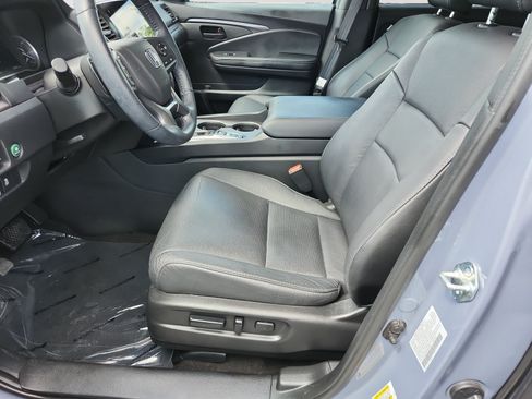 Used 2025 Honda Passport EX-L image 9
