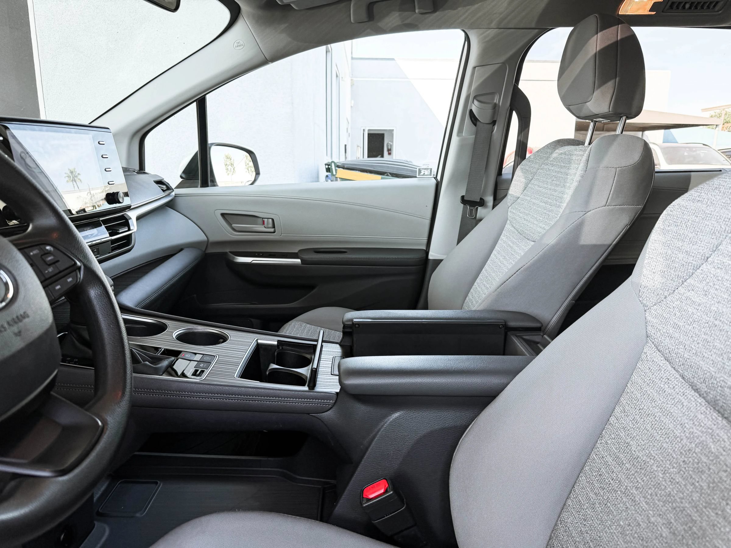 Used 2023 Toyota Sienna LE FWD image 23